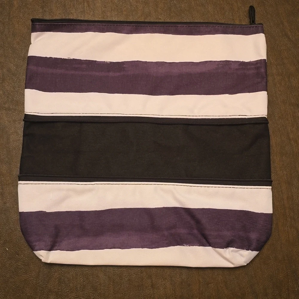 Thirty-One Size Up Expandable Pouch - Picture 2 of 4